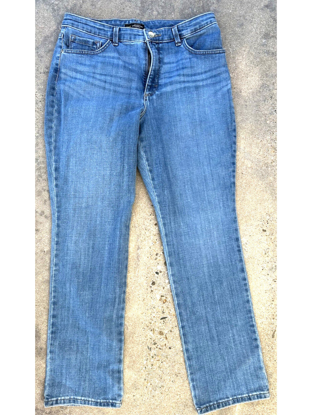 Lee Women's Relaxed Fit Straight Leg High Rise Instantly Slims Blue Jeans 33x29